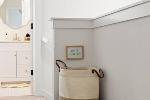 Hallway Upstairs (2)