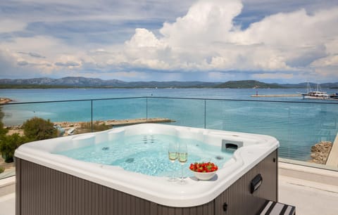 Outdoor spa tub