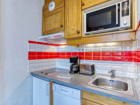 Cabinetry, Kitchen Sink, Sink, Property, Tap, Countertop, Blue, Plumbing Fixture, Kitchen, Interior Design