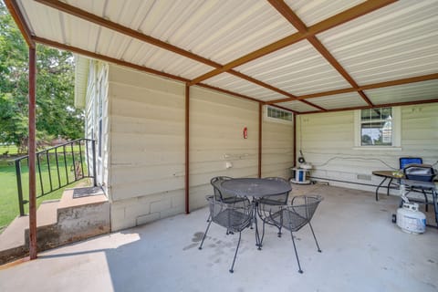 Covered Patio | Gas Grill | 0.6 Mi to Marina & Boat Ramp