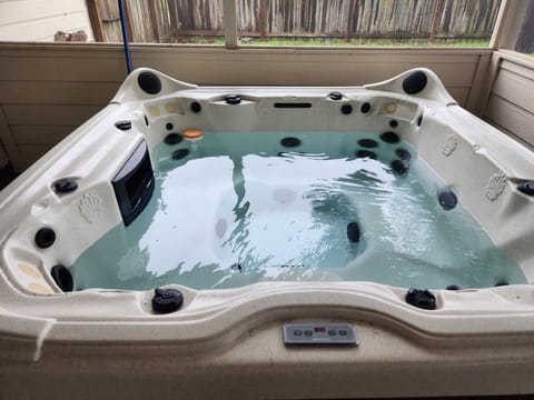 Indoor spa tub