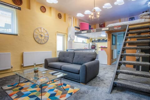 Clouds - 1 Bedroom Holiday Home - Milford Haven (21950)