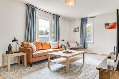 Robinson Vacation Rental | 2BR | 1BA | 800 Sq Ft | Steps Required