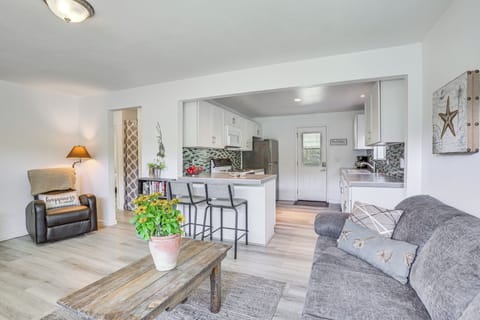 Living Area | Smart TV w/ Cable | Board Games