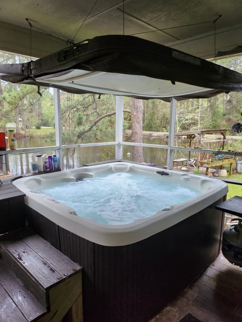 Indoor spa tub