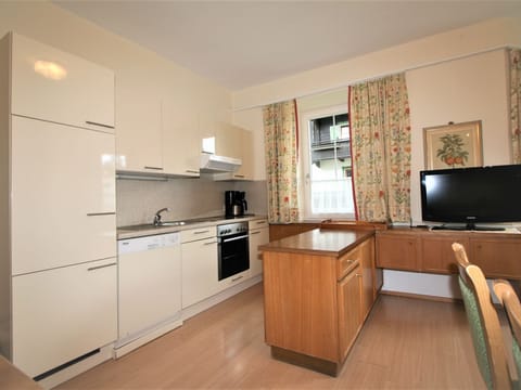 Fridge, oven, dishwasher, highchair