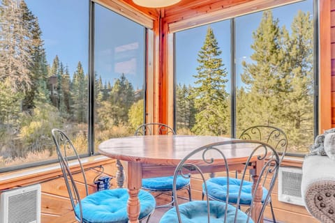 Dining Area: 4-person table, surrounded by windows and beautiful views, situated in the corner of the living room