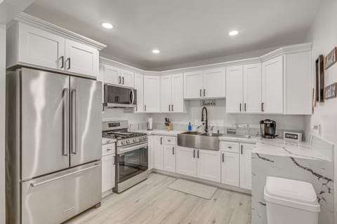 Kitchen | Single-Story Unit | 1st-Floor Apartment