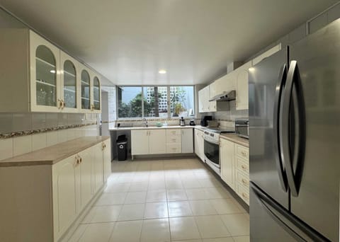 Fully equipped kitchen with all you need to prepare meals at home!