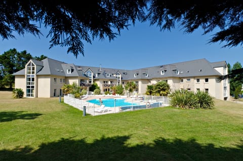 Welcome to your home away from home in beautiful Saint-Briac-Sur-Mer!