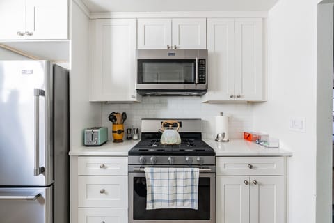 1st FL full size kItchen with 5 burner gas stove , microwave 