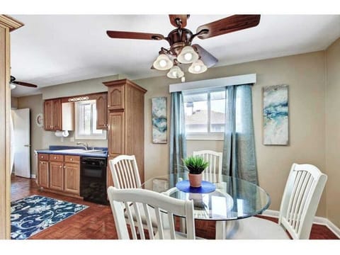Lovely dining area with fabulous accent.