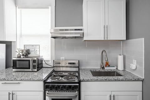 Our kitchen features new stainless steel appliances, fully stocked for the chefs of your group :)