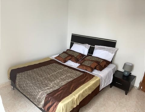 2 bedrooms, iron/ironing board, bed sheets