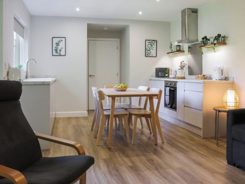 Open plan living space | Gwynant Lodge - Cwm Cadnant, Caernarfon