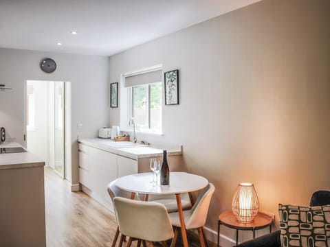 Open plan living space | Peris Lodge - Cwm Cadnant, Caernarfon