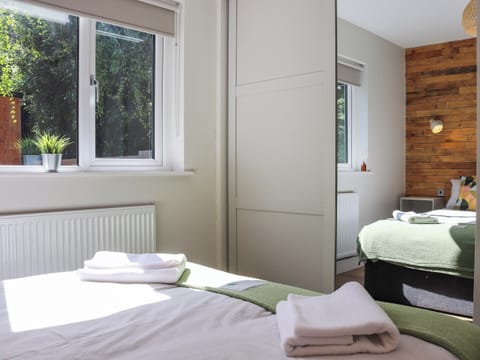 Double bedroom | Peris Lodge - Cwm Cadnant, Caernarfon