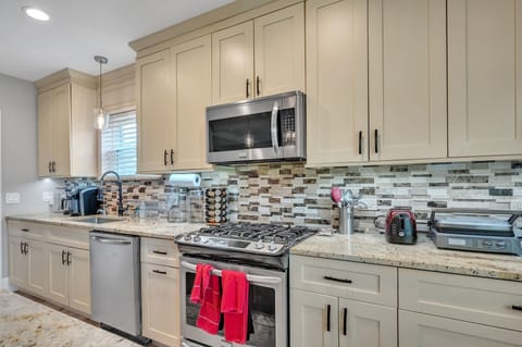 Indoors, Kitchen, Microwave, Oven, Cooktop