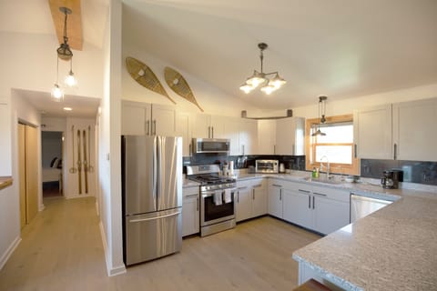 kitchen/ hallway to bedrooms 1,2,3