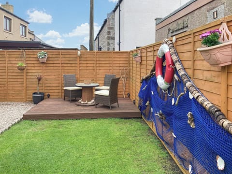 Sitting-out-area | Sea Breeze, Cairnbulg, near Fraserburgh