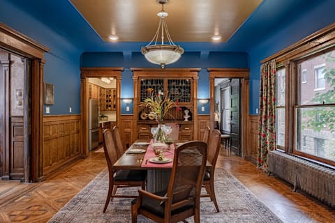 A beautifully designed dining space that merges vintage aesthetics with comfort. The blue walls set a calming atmosphere, while the hardwood floors add a touch of classic elegance. 🌿 #DiningRoomGoals