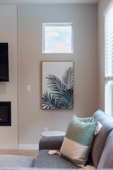 #StayInMyDistrict #Eugene #GoDucks #UofO #BookDirect