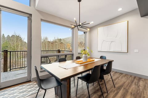 Dining area with seating for 6.