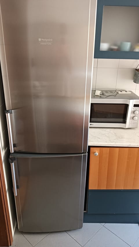 Fridge, microwave, oven, coffee/tea maker