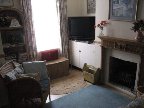 Fireplace, DVD player, stereo