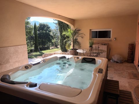 Indoor spa tub