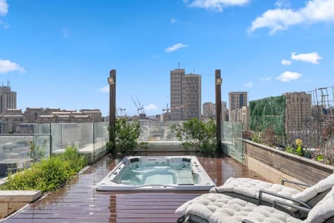 Outdoor spa tub