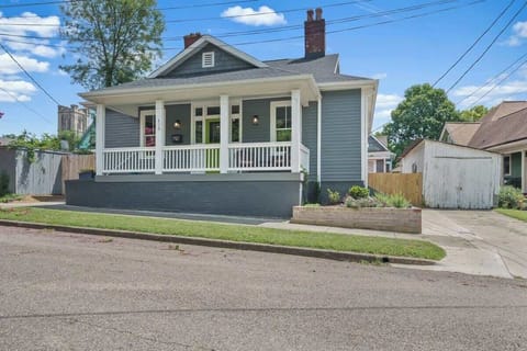 Welcome to our front porch. Enjoy serene moments, curb appeal while enjoying your preferred treats. Engage with nature, stroll historic sidewalks in a well-established historic district that are walking distance to local favorite hotspots.