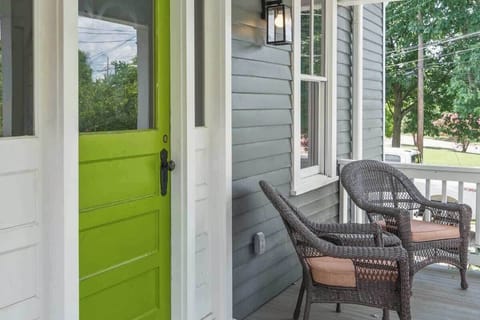 Discover your home away from home in Knoxville. Embrace the historic charm and front door's accent green color that welcome you to your mid-term sanctuary. We welcome our guests who need 30+day stays in the beautiful 4th and Gill community.