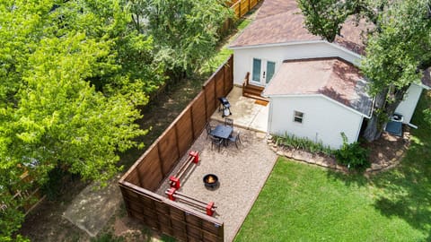 Enjoy the beautiful backyard!