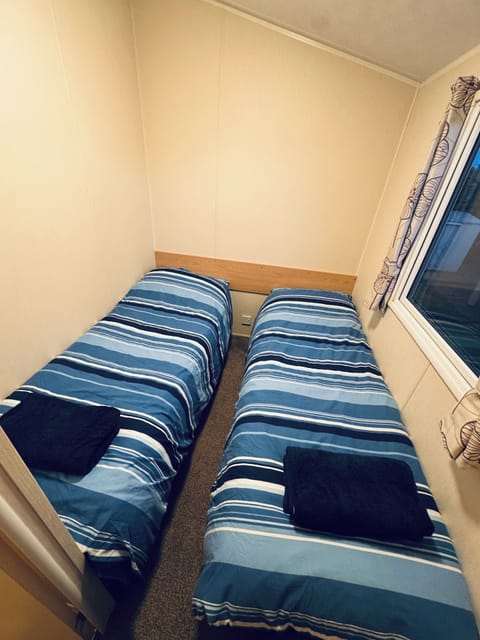 3 bedrooms, iron/ironing board, bed sheets