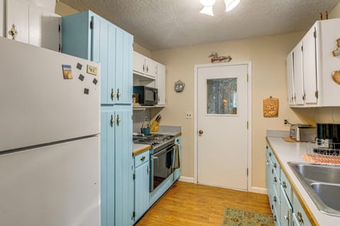 Fridge, stovetop, cookware/dishes/utensils, dining tables