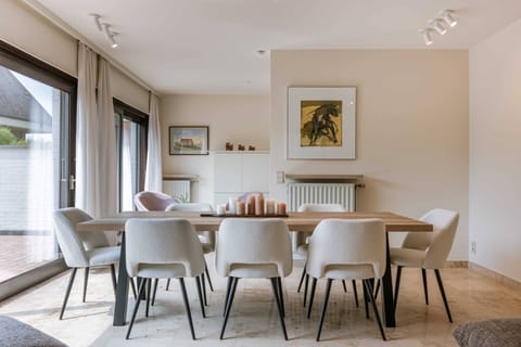 Spacious living room