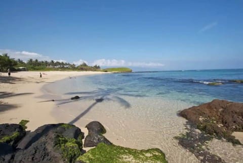 Beach nearby, sun loungers, beach towels