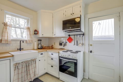 Kitchen | Cooking Basics | Drip Coffee Maker | Toaster