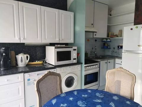 Fridge, microwave, dishwasher, coffee/tea maker