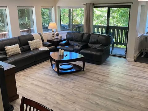 Spacious LR has "walls of windows" looking out to Tahoe pines and aspens. 