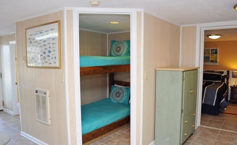 4 bedrooms, iron/ironing board, WiFi