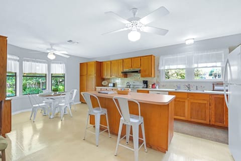 Breakfast bar seating