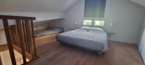 1 bedroom, bed sheets