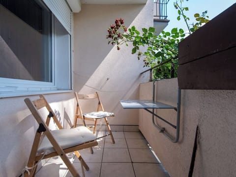 Balcony - Book Now with RENTUJEMY.COM