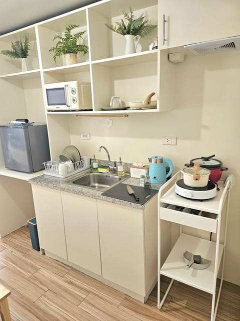 Fridge, microwave, electric kettle, cookware/dishes/utensils