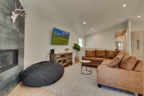 - Spacious living room with cozy sectional sofa  
- Modern fireplace and flat-screen smart TV  
- Relaxing lounge with bean bag and open layout