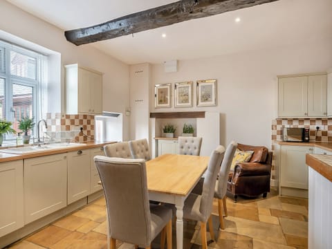 Kitchen/diner | Greenhill Farmhouse, Bletchingdon