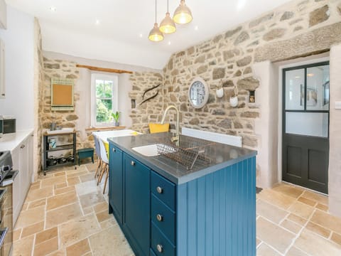 Kitchen | Lanner Moon, Lanner