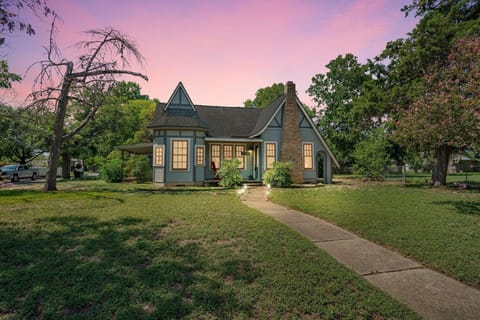 Grass, Cottage, House, Lawn, Tree